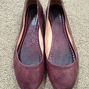 ✨✨SOLD ✨✨✨Frye purple eggplant Leather Flats 8.5 EUC